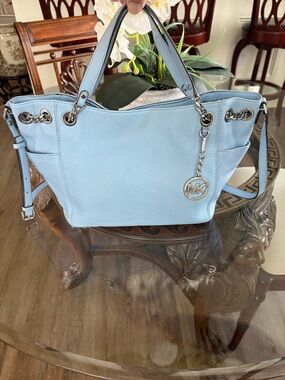 🩵🩵MICHAEL KORS JET SET LIGHT BLUE PEBBLED LEATHER TOTE/ CROSSBODY BAG!🩵🩵